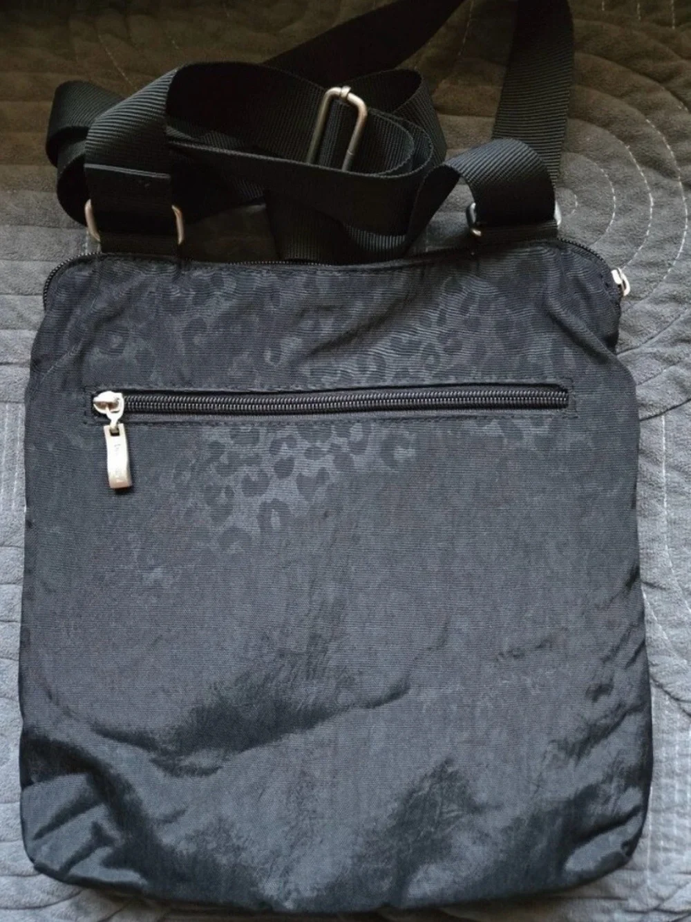 LIKE NEW Baggallini Horizon Slim Adjustable Crossbody in Leopard Black